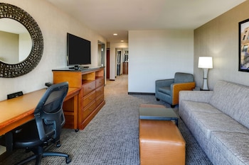 Suite, Multiple Beds, Hearing Accessible, Terrace (Sofa Sleeper, Roll-in, 2 Rooms)