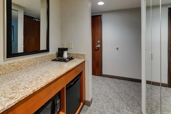 Room, 1 King Bed (Upper Floor)