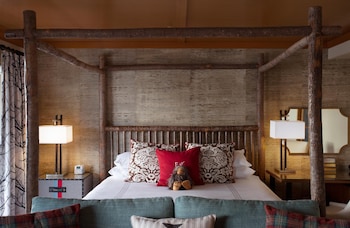 Junior Suite (Over Water)