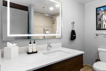 Suite, 1 King Bed, Non Smoking, Bay View (Point Loma)