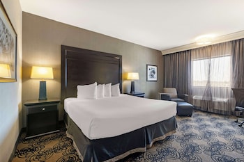 Standard Room, 1 King Bed, Non Smoking, Microwave