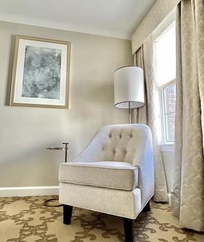 Deluxe Room, 1 King Bed