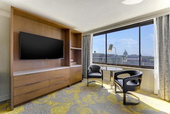 Deluxe Room, 1 King Bed (Capitol View)