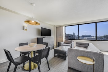 Deluxe Room, 1 King Bed (Capitol View)