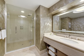 Deluxe Room, 1 King Bed