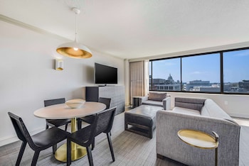 Deluxe Room, 1 King Bed (Capitol View)