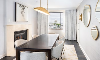 Presidential Suite, 1 King Bed, Fireplace (Capitol View)