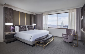 Deluxe Room, 1 King Bed (Capitol View)