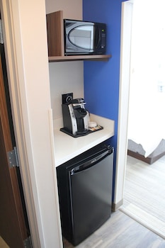 Standard Room, 2 Queen Beds, Mobility Accessible, Non Smoking (Communications)