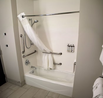 Standard Room, 1 Queen Bed, Mobility Accessible