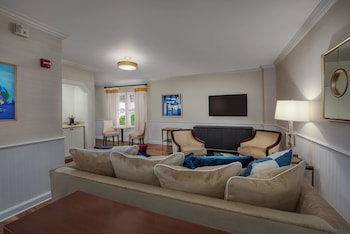 2 Bedroom Suite - Club Level Access