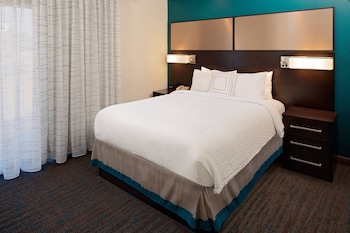 Studio, 1 Queen Bed with Sofa bed