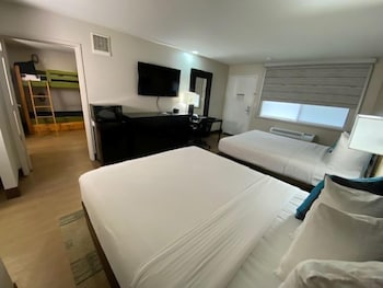 Family Suite, Accessible Bathtub