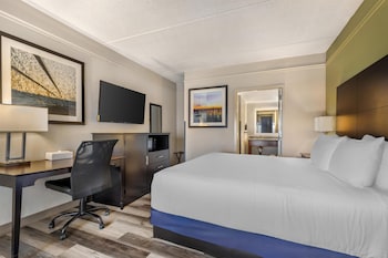 Standard Room, 1 King Bed, Accessible, Refrigerator & Microwave