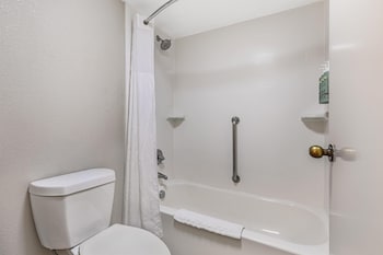 Standard Room, 1 Queen Bed, Non Smoking, Refrigerator & Microwave