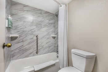 Standard Room, 1 King Bed, Non Smoking, Jetted Tub
