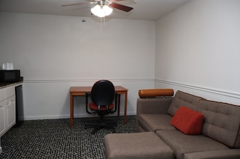 Non-Smoking 2 Bed Suites