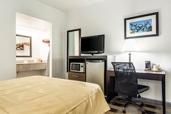 Standard Room, 1 Queen Bed, Non Smoking