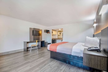 Deluxe Room, 1 King Bed, Accessible, Non Smoking