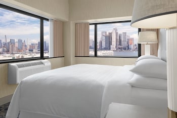 Panoramic Suite, 1 King Bed with Sofa bed (City View)