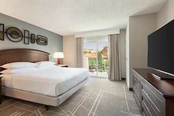 Suite, 1 King Bed, Accessible, Bathtub