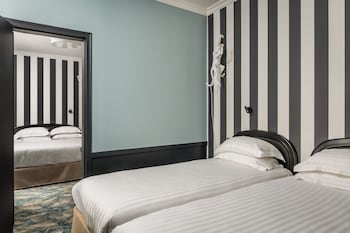 Adjoining Rooms for 4 People