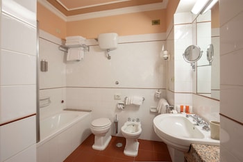 Standard Room, Multiple Beds, Non Smoking