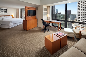 Studio, 1 King Bed with Sofa bed, Hearing Accessible (Roll-in Shower, Master)