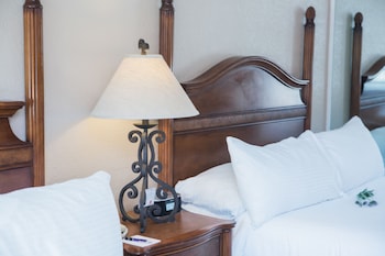 Upstairs Room, 2 Queen Beds