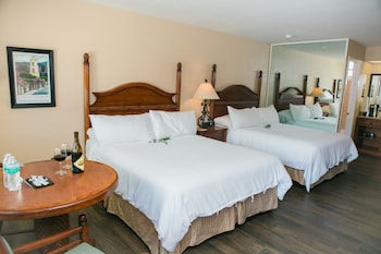Deluxe Room, 2 Queen Beds, Patio