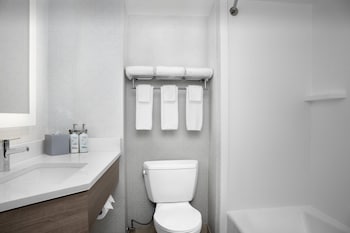 Standard Room, 1 King Bed (LEISURE)