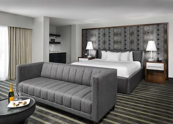 Luxury Suite, 1 King Bed, Balcony
