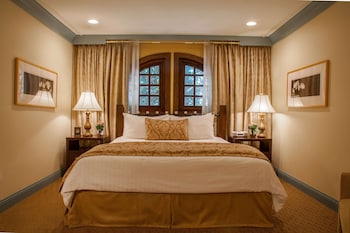 Standard Room, 1 King Bed, Non Smoking, Refrigerator & Microwave