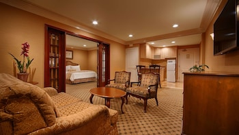 Suite, 2 Queen Beds, Non Smoking, Jetted Tub (with Sofabed)