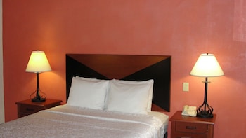 Standard Room, 1 Queen Bed, Non Smoking, Refrigerator & Microwave