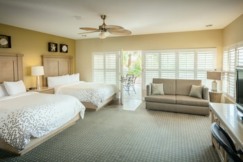 Suite, 2 Queen Beds, Kitchen