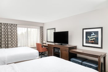 Standard room with two double beds
