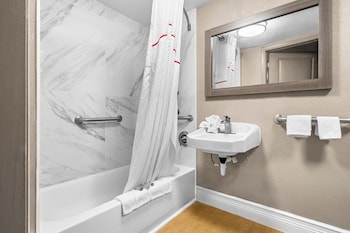 Standard Room, 1 King Bed, Accessible (Smoke Free)
