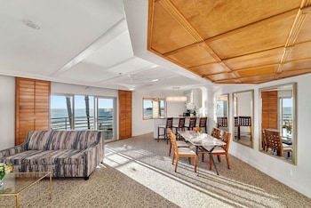 Grand Pacific Suite