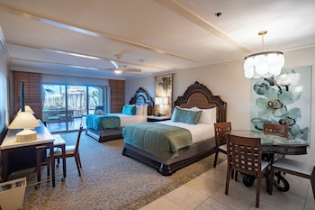 Junior Suite, 2 Queen Beds, Partial Ocean View