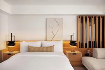 Signature Room, 1 King Bed, City View