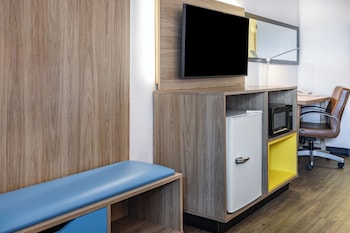 Standard Room, 1 King Bed, Non Smoking