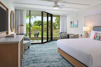 Signature Room, 1 King Bed, Courtyard View