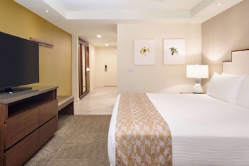 Premium Room, 1 King Bed, Resort View