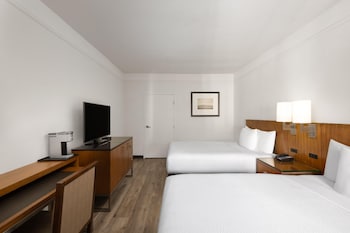 Suite, 2 Queen Beds, Mobility Accessible, Non Smoking (Hearing, Walk-In Shower)