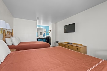 Room, 2 Queen Beds, Smoking