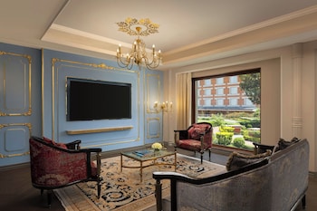 Regal Suite, Club lounge access, Bedroom 1: 1 King, Bedroom 2: 2 Double, Garden view