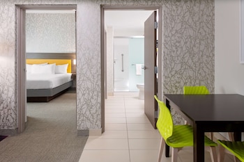 Suite, 1 King Bed, Accessible, Non Smoking (Hearing)