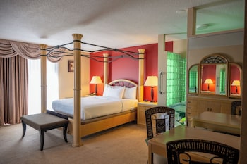Grand Studio Suite, 1 Queen Bed with Sofa bed, Non Smoking, Hot Tub