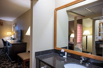 Standard Studio Suite, 1 King Bed, Hot Tub
